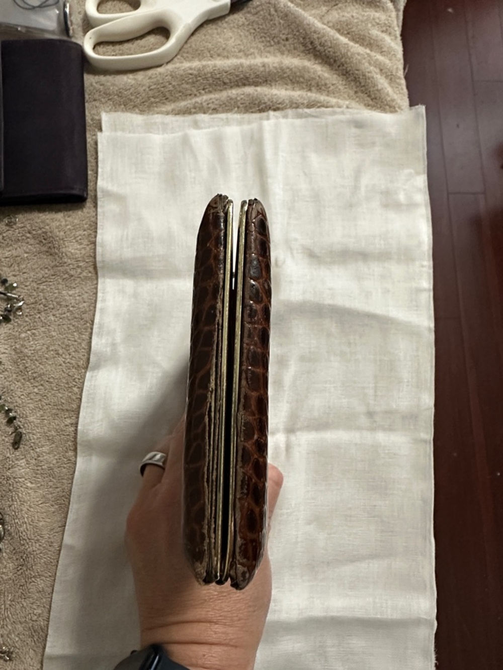 Abas Brown Croc-Embossed Leather Clutch Wallet with Gold Hardware Y2K - Picture 6 of 13